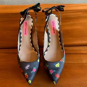 Betsy Johnson sling backs 8